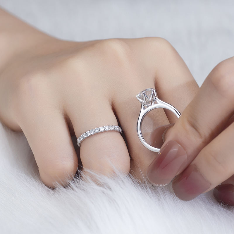 El mejor mantenimiento para un anillo de plata | MASCOT