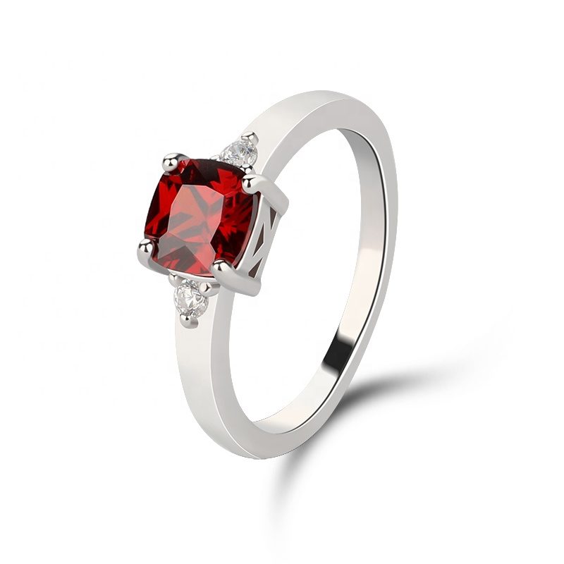 Joyería de moda personalizada Anillos de plata esterlina Diseños de piedra rubí Corte helado Piedras preciosas Anillos de compromiso de boda Plata 925