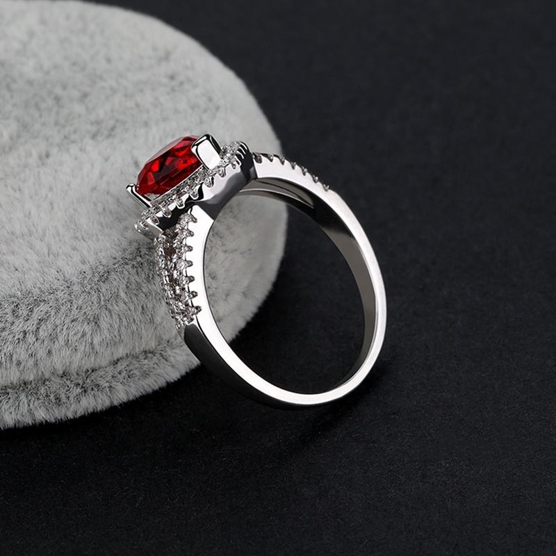 Anillo de diamante de piedra en forma de corazón