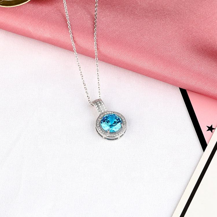 Collar de moda exquisito
