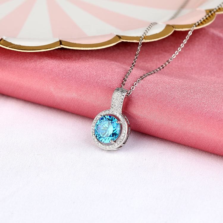 Collar de moda exquisito