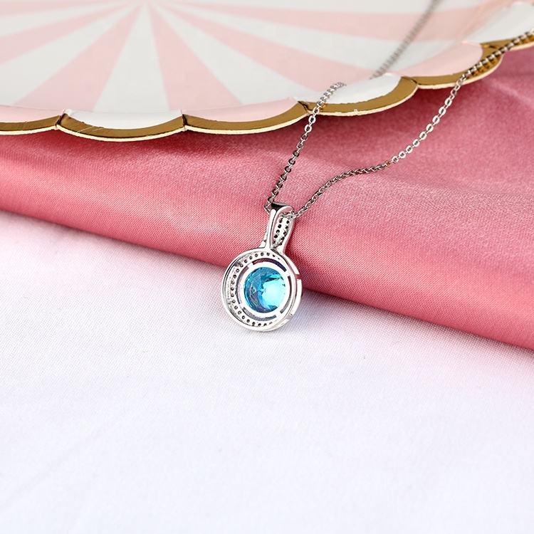 Collar de moda exquisito