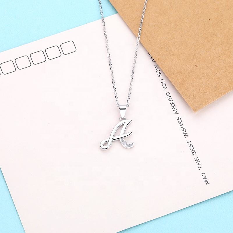 Collar de la letra a