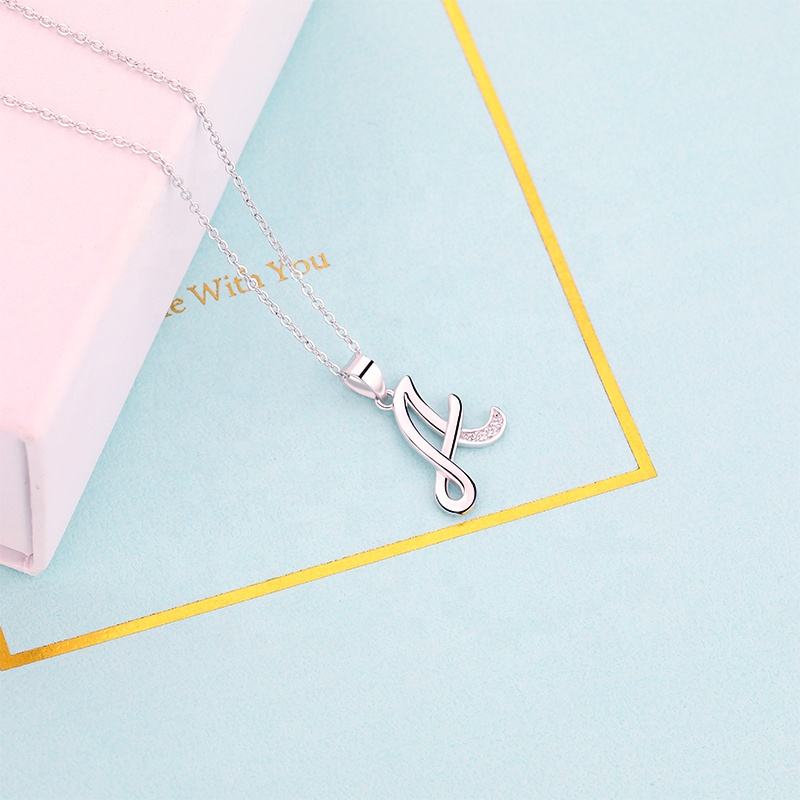 Collar de la letra a