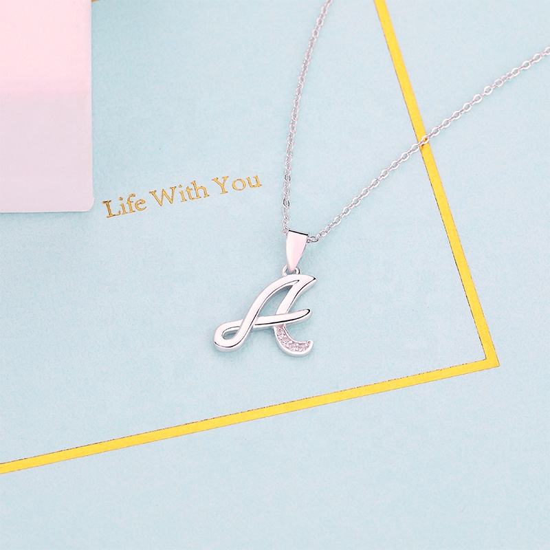 Collar de la letra a