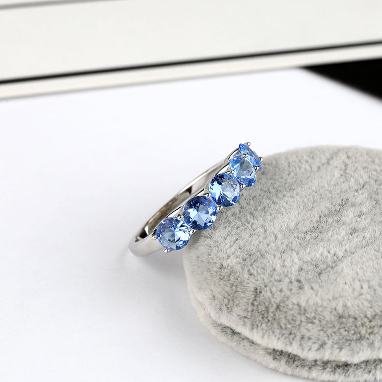 Anillo de Zirconia