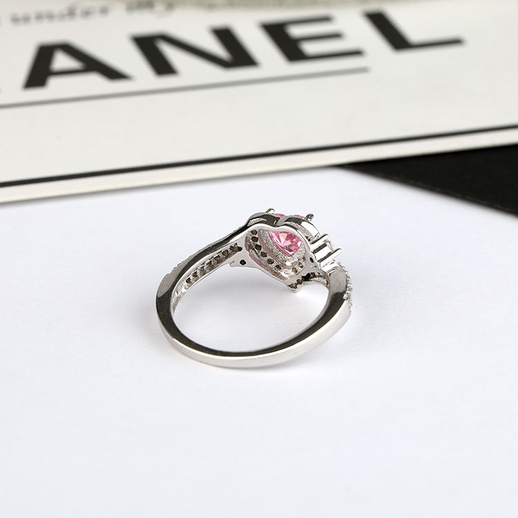 Anillo de rubí