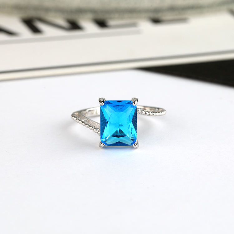 Anillo de zafiro