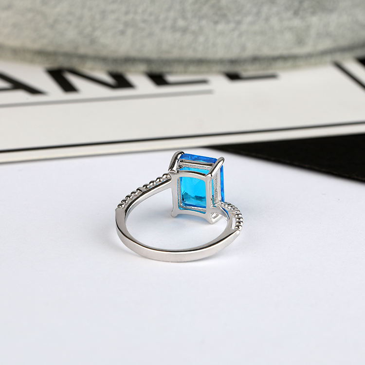 Anillo de zafiro