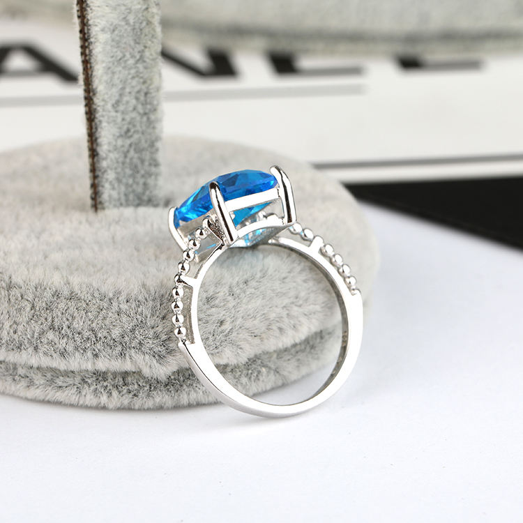 Anillo de zafiro