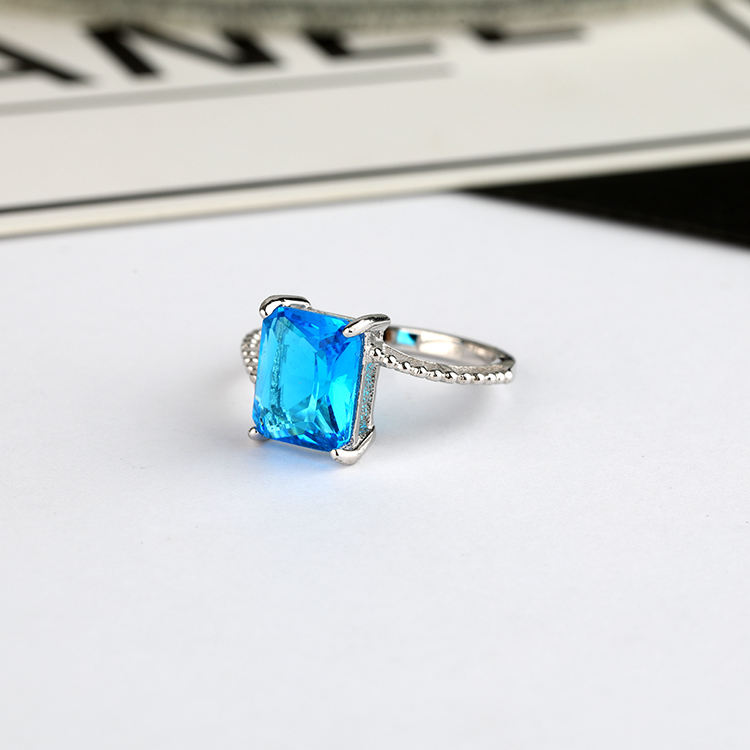 Anillo de zafiro