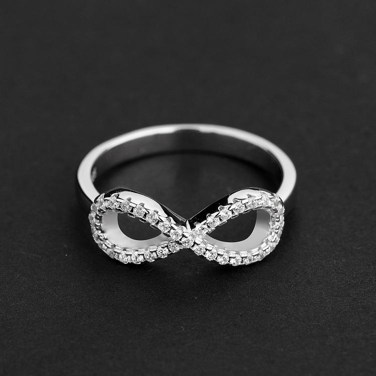 Anillo de diamante de plata