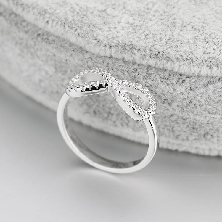 Anillo de diamante de plata