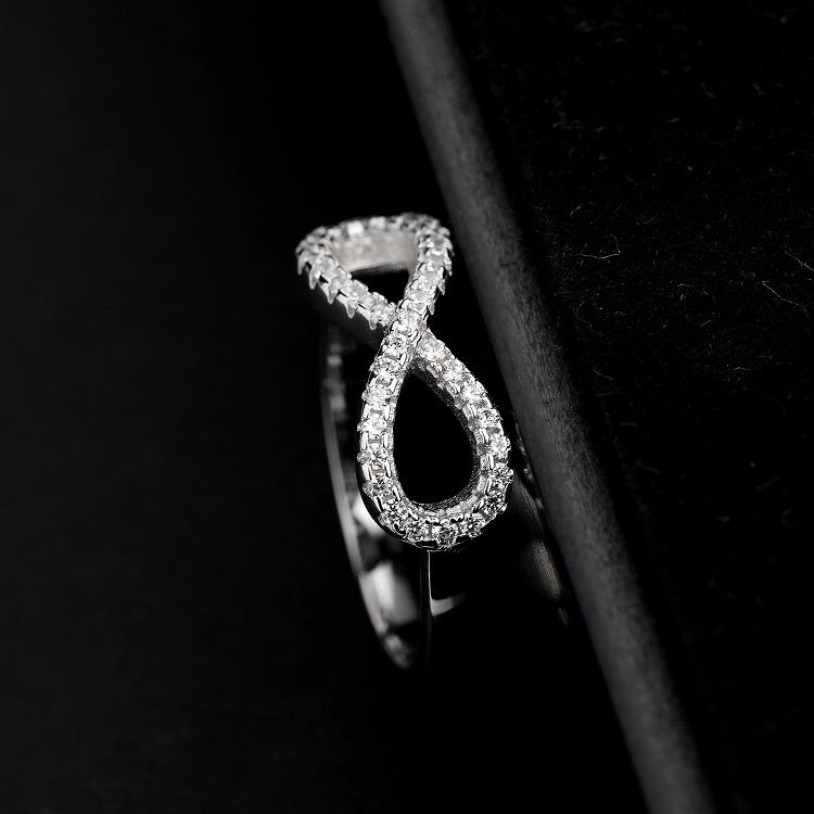 Anillo de diamante de plata
