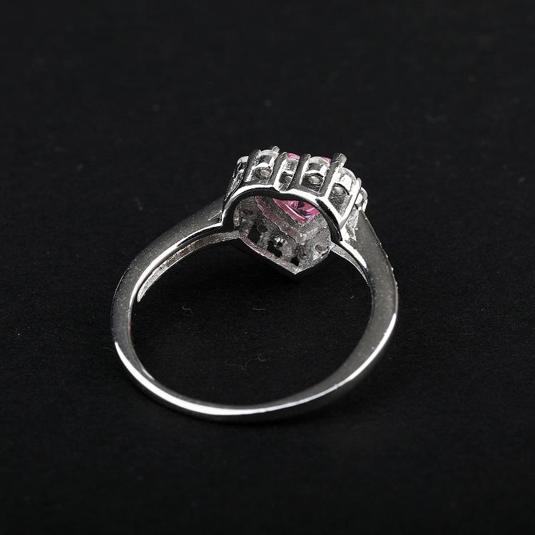 Anillo de moda en forma de corazón