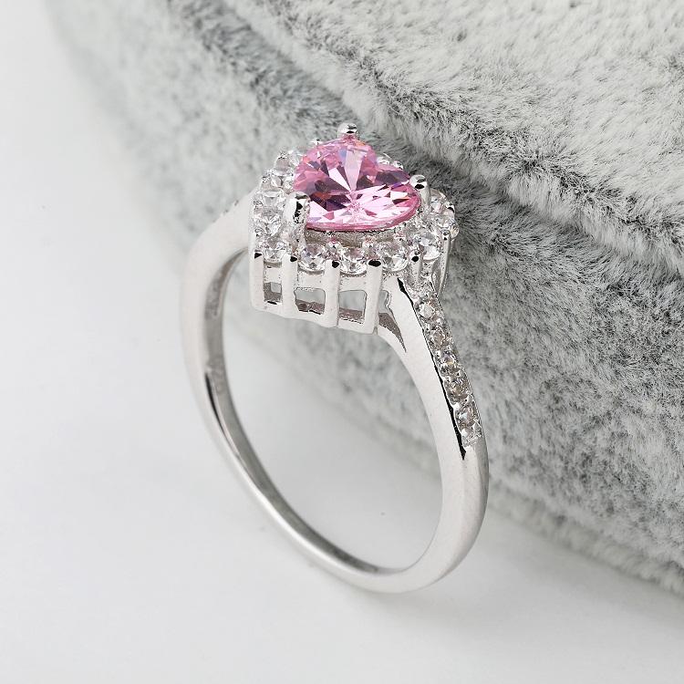 Anillo de moda en forma de corazón