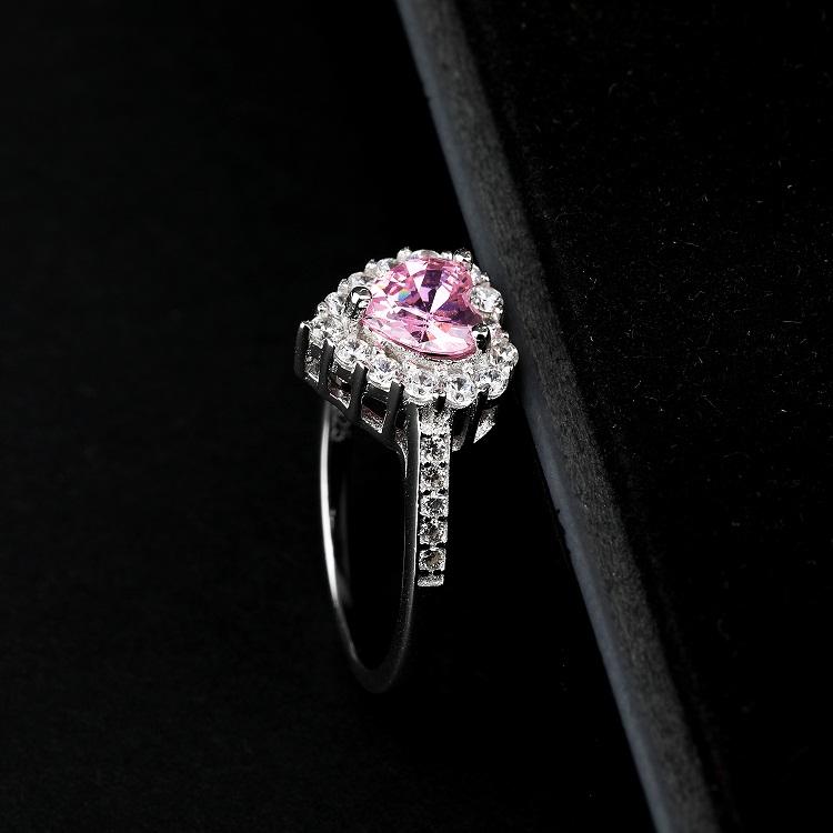 Anillo de moda en forma de corazón