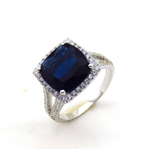 Anillo de Piedras Preciosas Azules de Dise&ntilde;o Moderno para Mujer