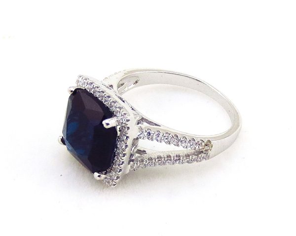 Anillo de Piedras Preciosas Azules de Diseño Moderno para Mujer