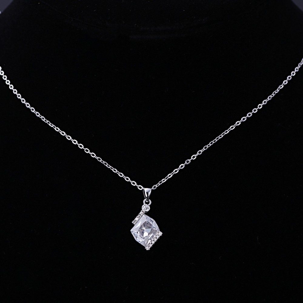 Collar con Colgante de Plata de Ley 18KGP con Cristales de Circonita Cúbica, Último Diseño