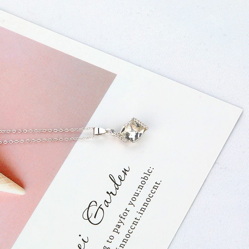 Collar con Colgante de Plata de Ley 18KGP con Cristales de Circonita Cúbica, Último Diseño