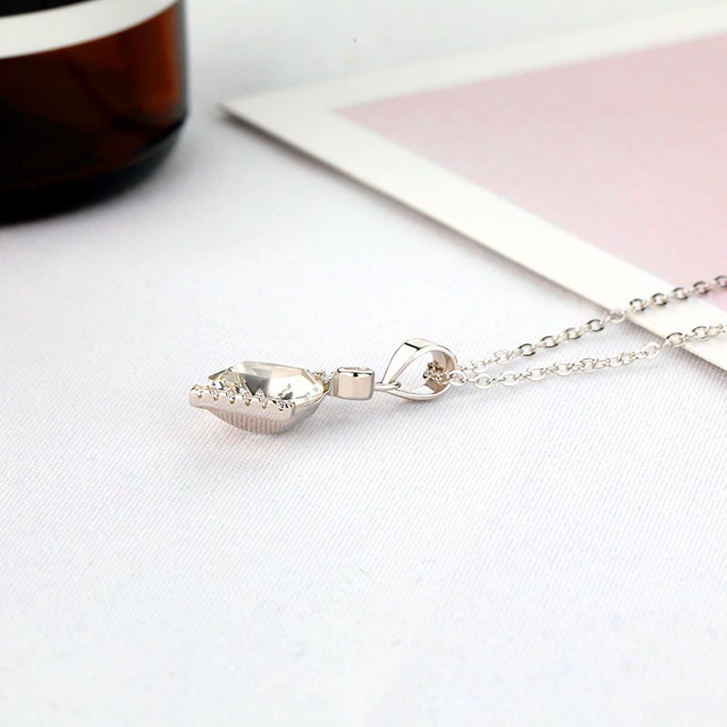 Collar con Colgante de Plata de Ley 18KGP con Cristales de Circonita Cúbica, Último Diseño