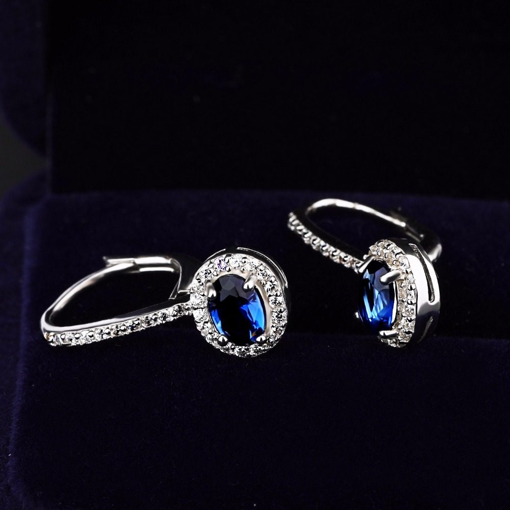 Pendientes de clip con diseño de piedras preciosas azules