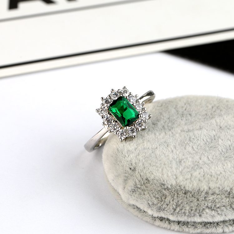 Anillo de piedras preciosas de oro de pareja de diseño de boda o moda