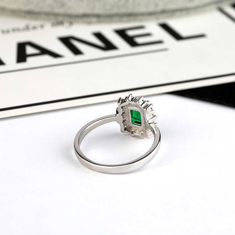 Anillo de piedras preciosas de oro de pareja de diseño de boda o moda