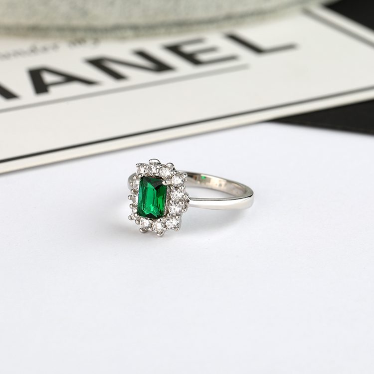 Anillo de piedras preciosas de oro de pareja de diseño de boda o moda