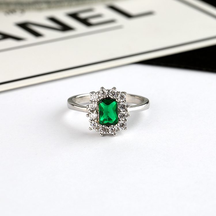 Anillo de piedras preciosas de oro de pareja de diseño de boda o moda