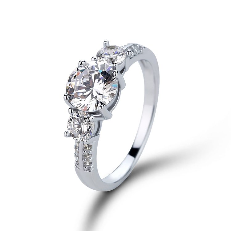 Anillo Redondo de Plata 925 con Circonita Transparente y Banda Micro-Pavé, una Opción de Joyería Brillante y Versátil para Uso Diario y para Regalos
