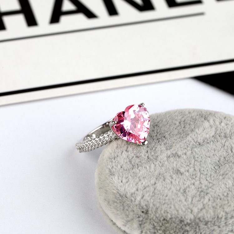 Anillo de Compromiso de Lujo con Zirconia Rosa en Forma de Corazón y Detalles Brillantes de Micro-Pavé, Ideal para Aniversario, Compromiso o Regalos Románticos