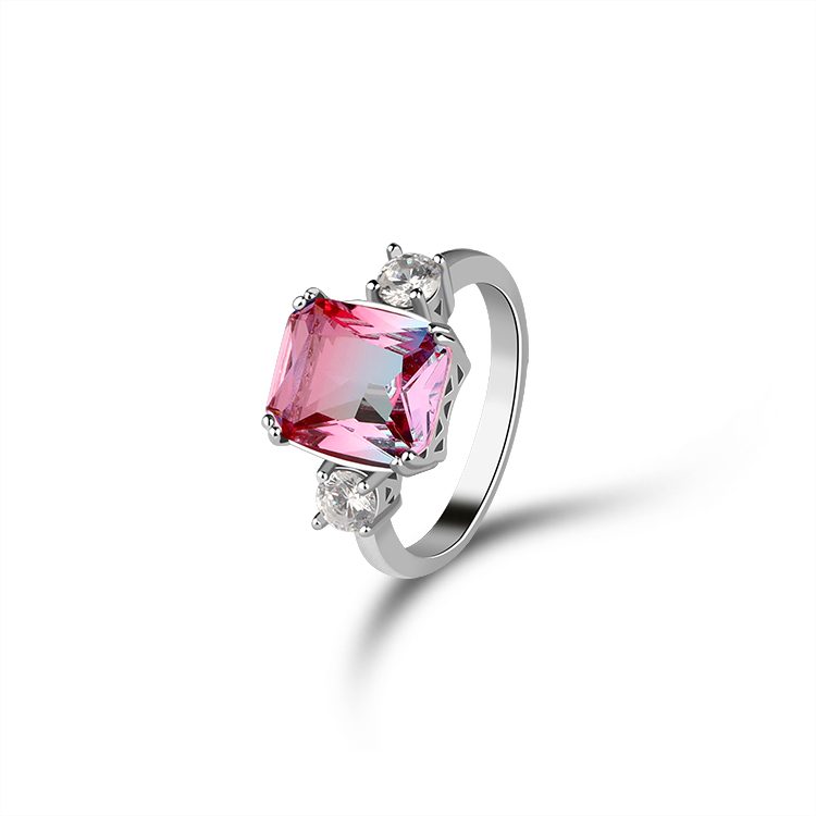 Anillo Vintage con Zirconia Rosa en Engaste Halo Completo y Piedras Laterales Delicadas para Mujeres que Buscan un Estilo Suave y Femenino